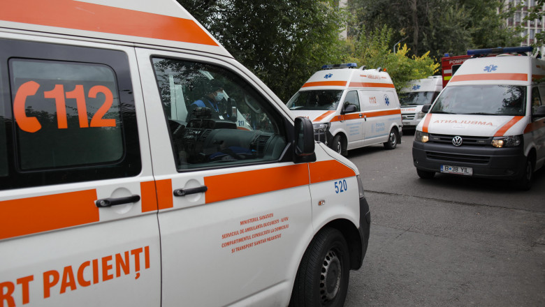 Opt oameni, printre care doi copii, au fost răniți într-un accident rutier produs în județul Vâlcea