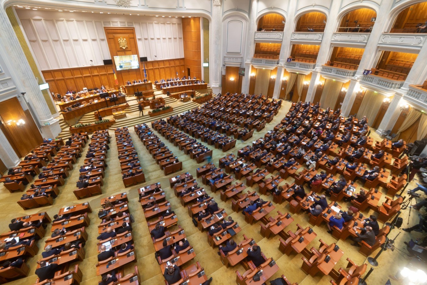  Şase membri ai Camerei Deputaților au fost sancționați. Propunerea AUR: Toţi parlamentarii să lucreze pe salariul minim
