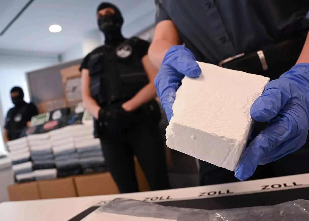  Poliţia greacă a găsit cocaină în valoare de 3,2 milioane de euro în containere cu banane