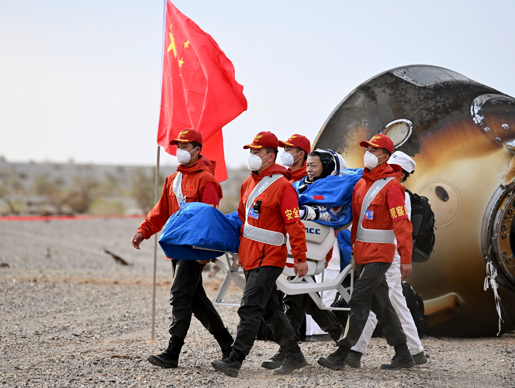  Cei 3 taikonauți chinezi au revenit pe Pământ după 6 luni petrecute la bordul stației spațiale Tiangong