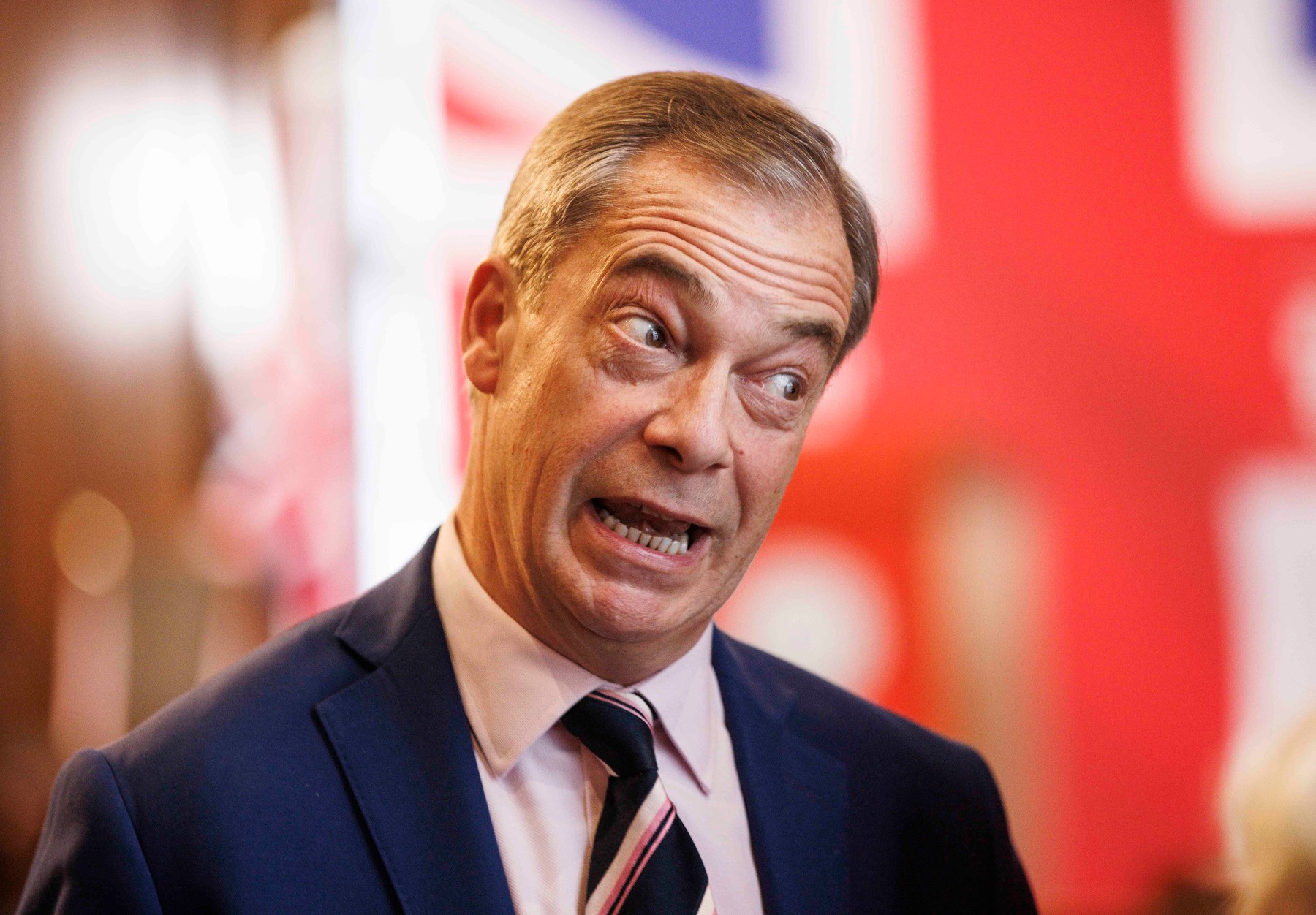  De ce l-a „anulat” cea mai prestigioasă bancă britanică pe Nigel Farage