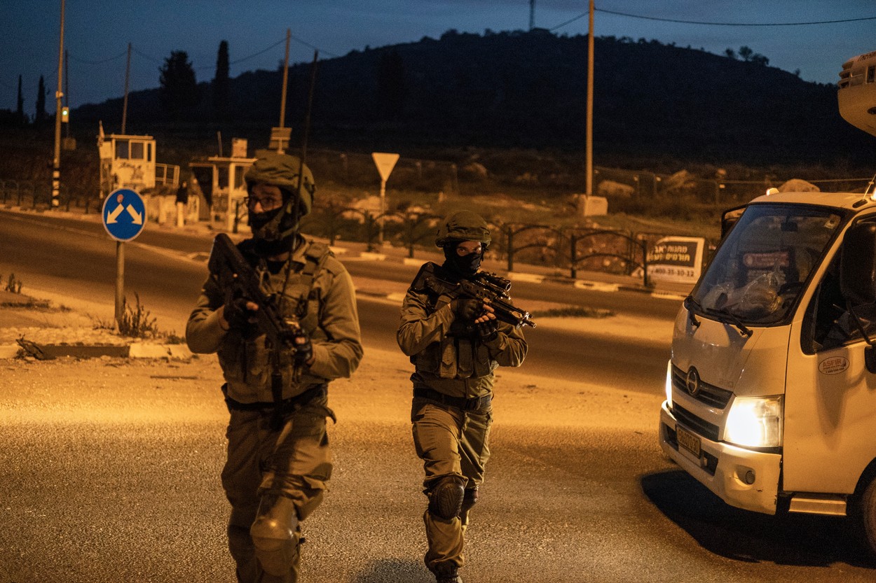  Şase israelieni, răniţi într-un atac armat în colonie israeliană Maale Adoumim din Valea Iordanului