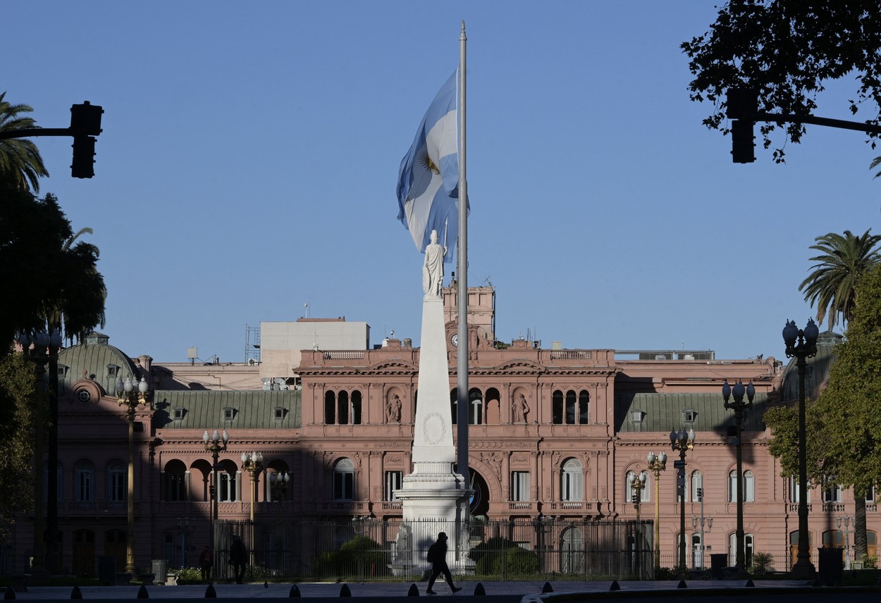  Argentinienii, chemaţi la vot pentru a-şi stabili candidaţii la alegerile prezidenţiale din octombrie / Cine s-a înscris în cursă pentru a conduce „pacientul cronic” al Americii Latine