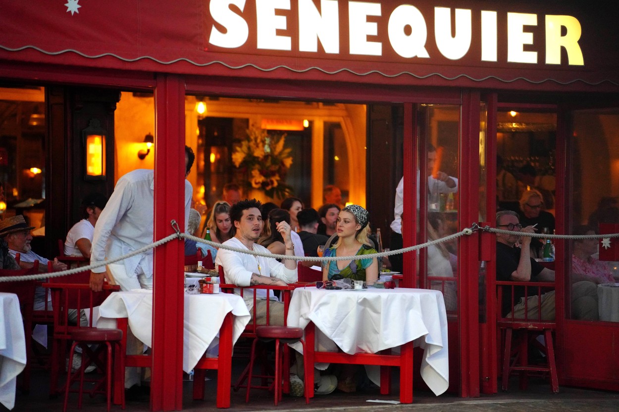  Primarul unei stațiuni din Europa denunță practicile „odioase” ale restaurantelor: Consumația minimă a ajuns la 5.000 de euro pentru o masă
