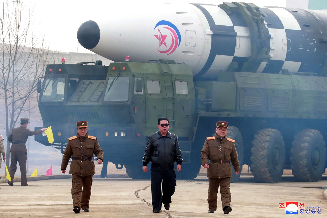  Ministrul rus al resurselor vizitează Coreea de Nord pe fondul dezvoltării unor noi rachete